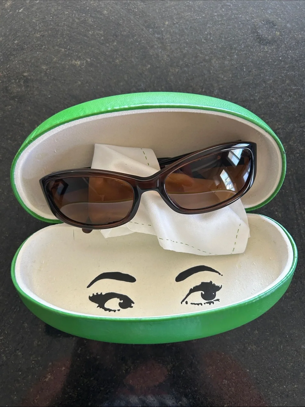 Kate Spade prescription sunglasses with sunglasses case and cleaning cloth